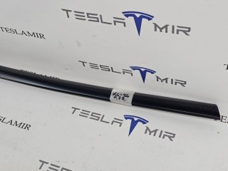 молдинг двери передней правой, ориг. номер 1080684-00, 1080684-01, Tesla Model 3 2017-2021