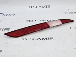 Катафот заднего бампера (отражатель) правый, ориг. номер 1077407-00, Tesla Model 3 1 поколение 2021-2024
