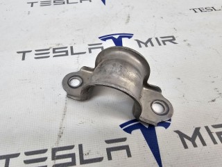 скоба крепления втулки стабилизатора, ориг. номер 1044488-00, Tesla Model Y 2020-2026