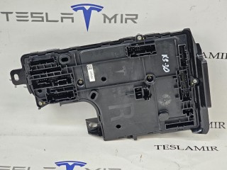 Блок управления BCM (бортовой сети) (Body Control Module) Боди правый, ориг. номер 1657650-00, Tesla Model Y 1 поколение 2020-2026