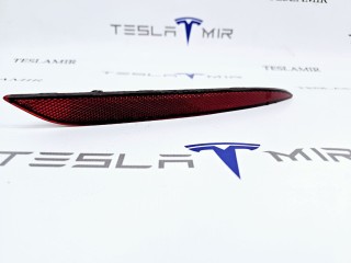 Катафот заднего бампера (отражатель) правый, ориг. номер 1077407-00, Tesla Model 3 1 поколение 2017-2021