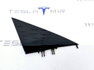 Накладка на зеркало (треугольник) правая, ориг. номер 1130656-00, Tesla Model 3 1 поколение 2021-2024