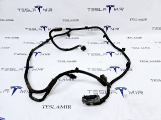 прочая запчасть, ориг. номер 1068769-01, Tesla Model 3 2017-2021