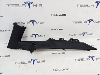 Накладка ремня безопасности стойки С правая, ориг. номер 1867544-20, Tesla Model 3 2 поколение 2024-2026
