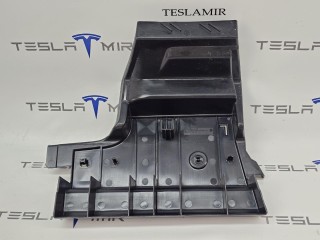 Кронштейн крепления обшивки багажника левый, ориг. номер 1470967-00, Tesla Model 3 1 поколение 2021-2024
