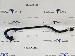 Шланг системы охлаждения - трубопровод порога, ориг. номер 1501345-00, Tesla Model 3 1 поколение 2021-2024
