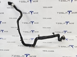 Шланг системы охлаждения заднего мотора, ориг. номер 1077595-00, Tesla Model 3 1 поколение 2021-2024