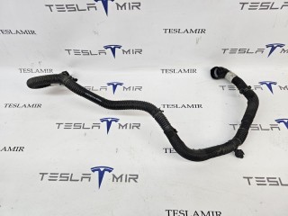 Шланг системы охлаждения заднего мотора, ориг. номер 1077585-00, Tesla Model 3 1 поколение 2021-2024
