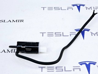 Насос (моторчик) бачка омывателя, ориг. номер 1110164-00, Tesla Model 3 1 поколение 2021-2024