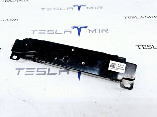 Антенна WI-FI, ориг. номер 1585601-00, Tesla Model 3 1 поколение 2021-2024