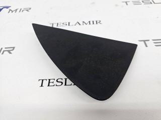 Накладка боковая торпеды левая, ориг. номер 1083361-00, Tesla Model 3 1 поколение 2021-2024