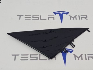 Накладка на зеркало (треугольник) правая, ориг. номер 1130656-00, Tesla Model 3 1 поколение 2021-2024