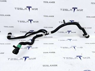 Шланг системы охлаждения теплообменник (Chiller)-батарея Tesla Model Y 1 поколение 2020-2026, 1501293-00