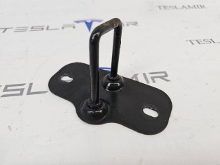 Петля (ригель) замка капота (одиночная), ориг. номер 1059507-00, Tesla Model S 1 поколение [рестайлинг] 2016-2021