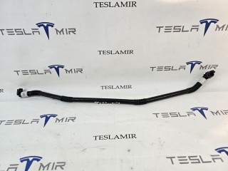 Патрубок системы охлаждения пластиковый, ориг. номер 1521568-00, Tesla Model 3 1 поколение 2021-2024