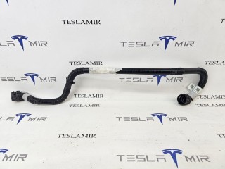 Шланг системы охлаждения - трубопровод порога Tesla Model Y 1 поколение 2020-2026, 1501345-00