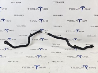 Патрубок системы охлаждения пластиковый передний Tesla Model Y 1 поколение 2020-2026, 1501334-00