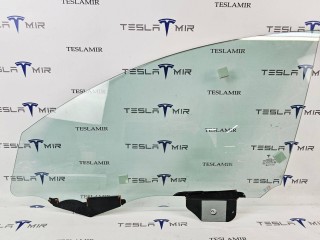 стекло двери передней левой, ориг. номер 1582616-00, 1582616-01, Tesla Model Y 2020-2026
