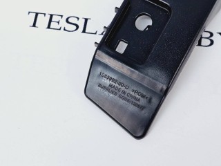 Кронштейн крепления фонаря левый, ориг. номер 1083992-00, Tesla Model 3 1 поколение 2017-2021