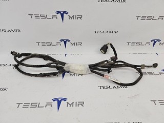 прочая запчасть, ориг. номер 1004421-04, 1004421-00, Tesla Model S  [рестайлинг] 2016-2021
