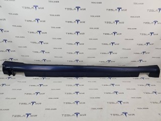 Накладка порога рокерной панели правая, ориг. номер 6005875-00, Tesla Model S 1 поколение [рестайлинг] 2016-2021