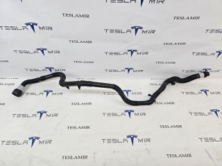 Патрубок системы охлаждения пластиковый передний Tesla Model Y 1 поколение 2020-2026, 1501334-00