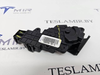 Электропривод бардачка, ориг. номер 1002299-00, Tesla Model S 1 поколение [рестайлинг] 2016-2021