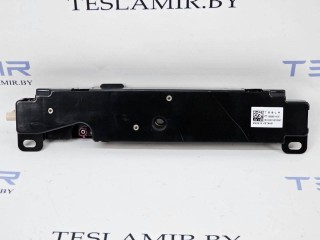 Антенна WI-FI, ориг. номер 1585601-00, Tesla Model 3 1 поколение 2021-2024