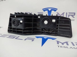 Кронштейн крепления фонаря левый, ориг. номер 1083992-00, Tesla Model 3 1 поколение 2021-2024