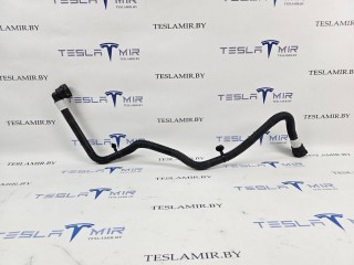 Патрубок системы охлаждения пластиковый передний Tesla Model 3 1 поколение 2017-2021, 1501332-00