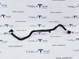 Патрубок системы охлаждения пластиковый передний Tesla Model Y 1 поколение 2020-2026, 1501332-00