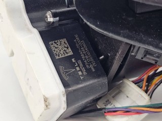 Люк порта зарядки с электроприводом в сборе, ориг. номер 1476608-00, 1566302-00, 1478840-00, Tesla Model 3 1 поколение 2017-2021