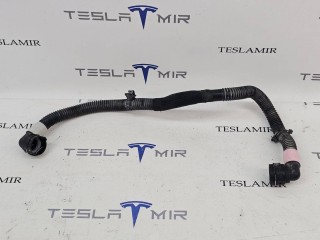 Патрубок системы охлаждения пластиковый передний Tesla Model Y 1 поколение 2020-2026, 1504722-00