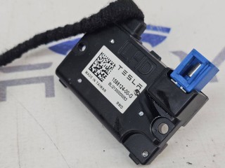 прочая запчасть, ориг. номер 1588124-00, Tesla Model Y 2020-2026