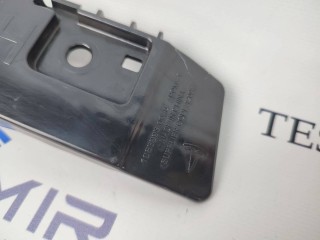 Кронштейн крепления фонаря правый, ориг. номер 1083993-00, Tesla Model 3 1 поколение 2021-2024
