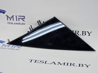 Накладка на зеркало (треугольник) правая, ориг. номер 1130656-00, Tesla Model 3 1 поколение 2021-2024