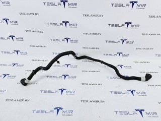 Шланг системы охлаждения заднего мотора, ориг. номер 1077595-00, Tesla Model 3 1 поколение 2021-2024