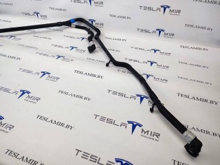 Патрубок системы охлаждения пластиковый, ориг. номер 1530118-00, Tesla Model 3 1 поколение 2021-2024