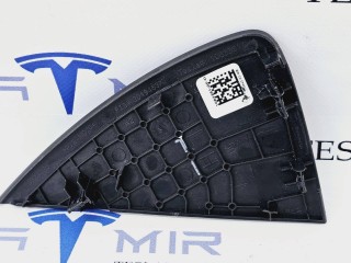 Накладка боковая торпеды левая, ориг. номер 1083361-00, Tesla Model 3 1 поколение 2021-2024