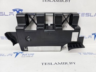 Кронштейн крепления обшивки багажника правый, ориг. номер 1470963-00, Tesla Model 3 1 поколение 2021-2024