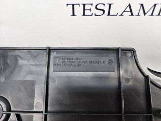 Кронштейн крепления обшивки багажника правый, ориг. номер 1470963-00, Tesla Model 3 1 поколение 2021-2024