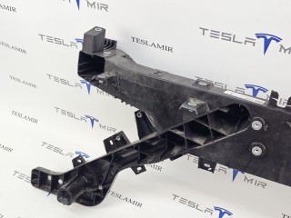 передняя панель (телевизор), ориг. номер 1949869-00, 1974876-00, Tesla Model Y 2 поколение 2020-2026