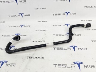 Шланг системы охлаждения - трубопровод порога Tesla Model Y 2 поколение 2020-2026, 1501345-00