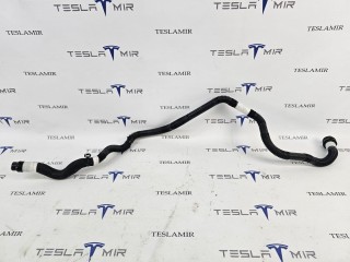 Патрубок системы охлаждения пластиковый передний Tesla Model Y 2 поколение 2020-2026, 1501334-00