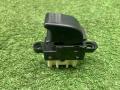 GE4T66370A кнопка стеклоподъемника двери передней левой Mazda 323 6 поколение 2001г. - фото №5