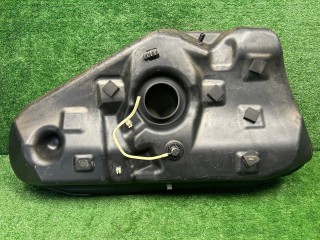 Топливный бак Toyota Corolla Verso  E121 2001-2004