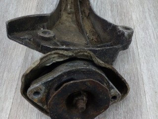 кронштейн, ориг. номер 8D0399113AC, volkswagen Passat