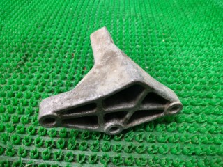 Кронштейн опоры МКПП, ориг. номер 357199353A, Volkswagen Passat 1988-1997