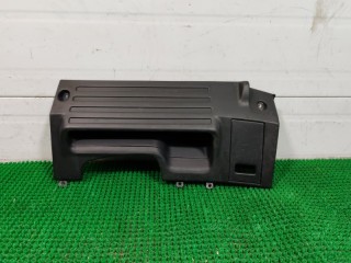 Накладка торпедо подрулевая, ориг. номер 6810659J00, Nissan Primera 1990-1997