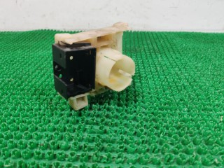 кронштейн подрулевых переключателей, ориг. номер 2556070J00, Nissan Primera 1990-1997